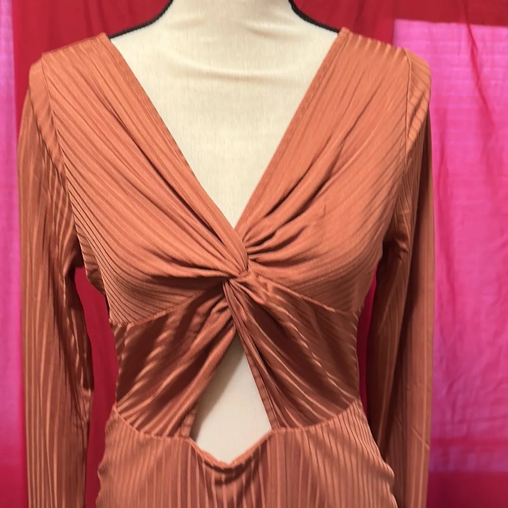 Venus bodycon dress with long sleeves - Picture 2 of 3
